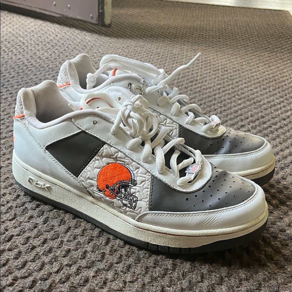 Vintage Reeboks with Browns and NFL logo - white sneakers with orange and brown